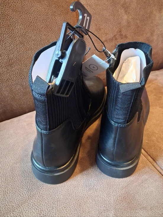 No Boundaries Women's Black Chelsea Ankle Boots Size 11 - Picture 3 of 6